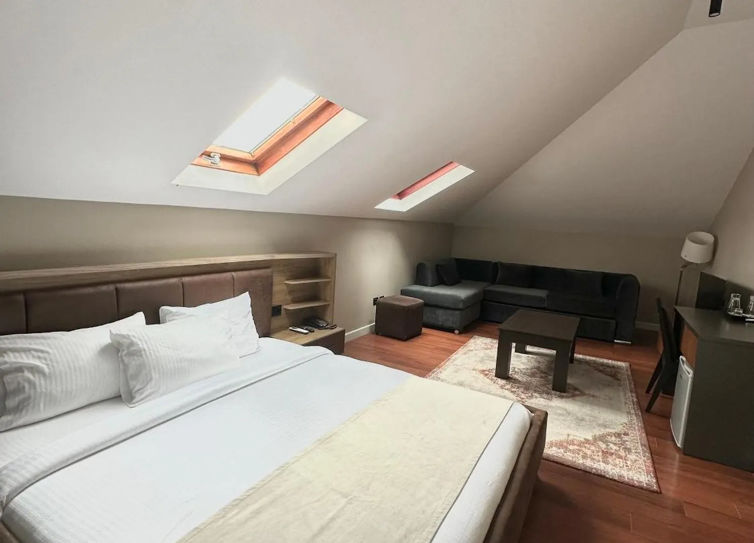 ***  Hotel Residenza Monun Tirana Albania